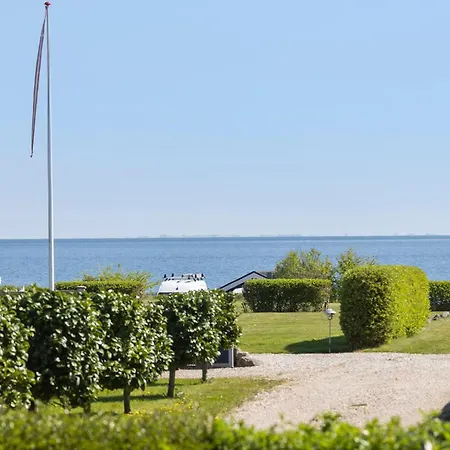 3 Bedroom Beautiful In Holiday home *
