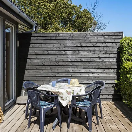 Holiday home 3 Bedroom Beautiful In Hesselager